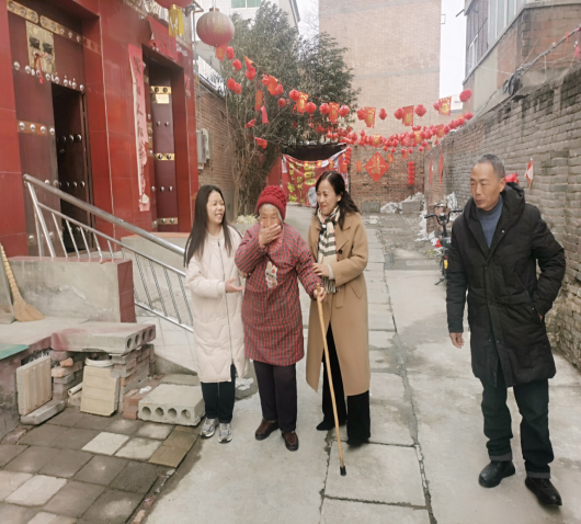 瑟瑟冬日 暖暖溫情——公司黨委、工會(huì)開展“送溫暖、送祝?！被顒?dòng)